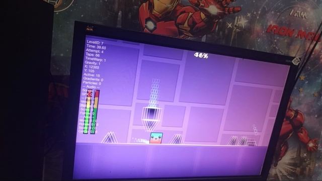 играю в попе плейтайм и Geometry Dash