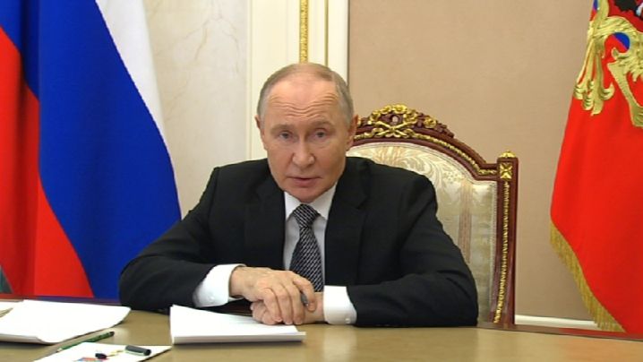 Путин: семейную налоговую выплату введут с 2026 года