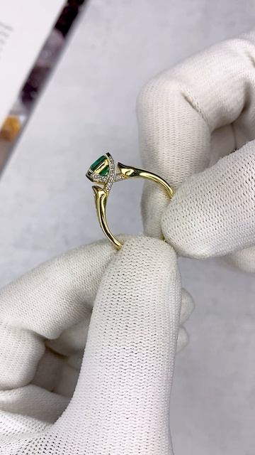 Кольцо с изумрудом и бриллиантами арт: К 10386