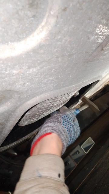 Готовим сливную пробку что бы сорвать без потерь!)