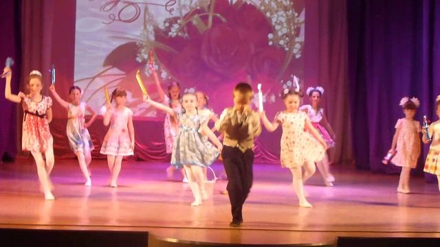 Видеосюжет "Народные танцы Фиесты" создан для Дивертисмента студии в 25 г