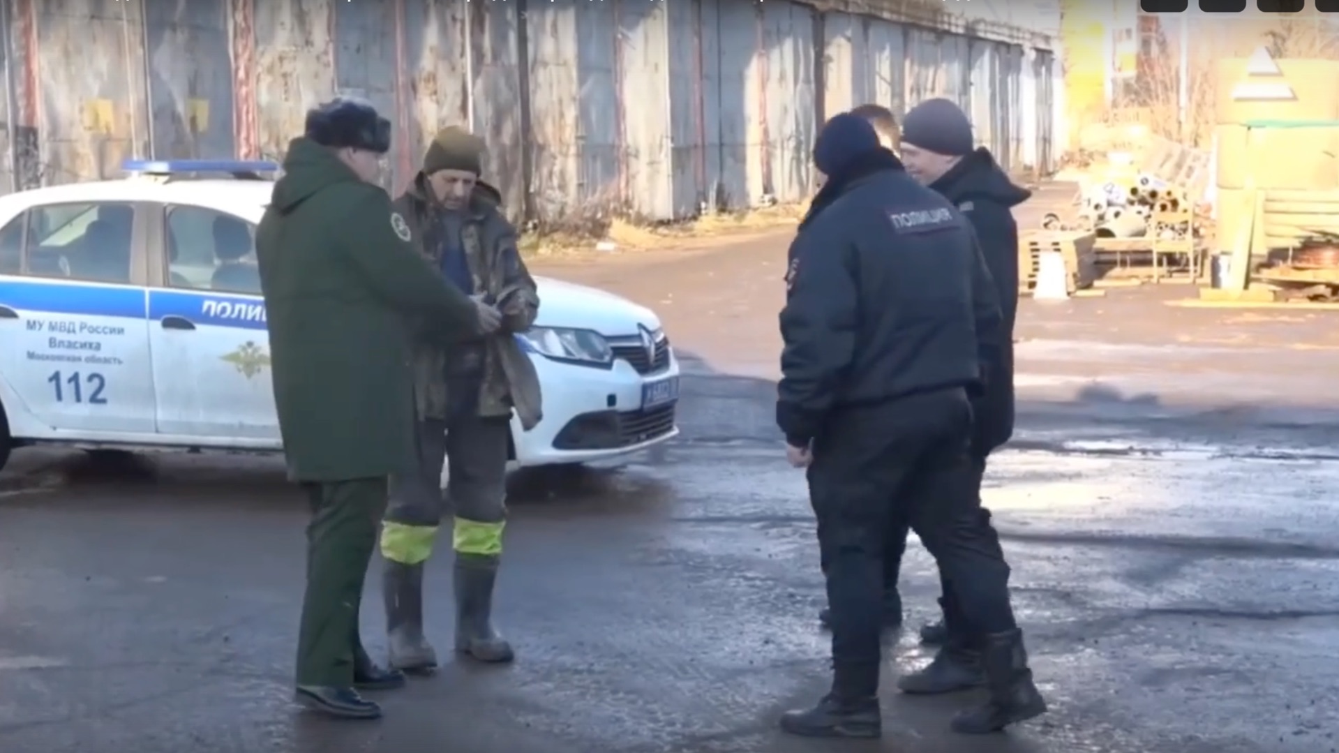 Военные следователи СК России провели очередной рейд на одной из строительных площадок