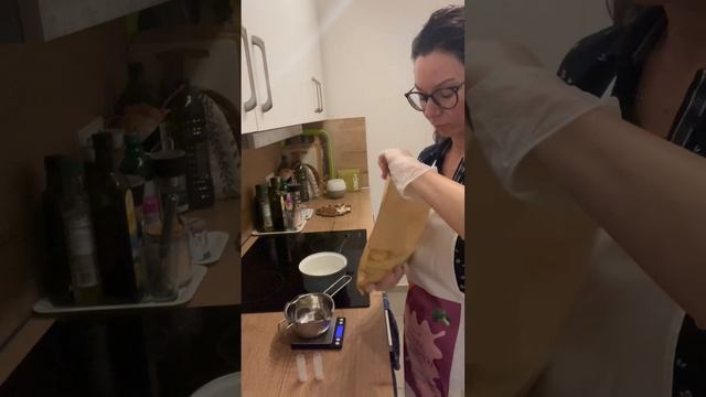 Готовим губную помаду с эфирными маслами | Пошаговый видео-рецепт | Подарок своими руками