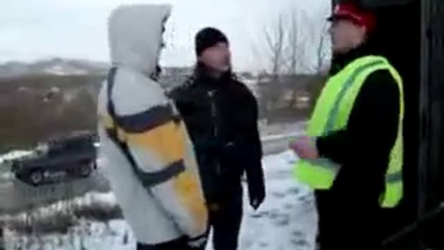 Мужик с рулем от камаза прикол