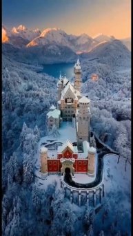 Замок в Германии. Построил Людвиг II .