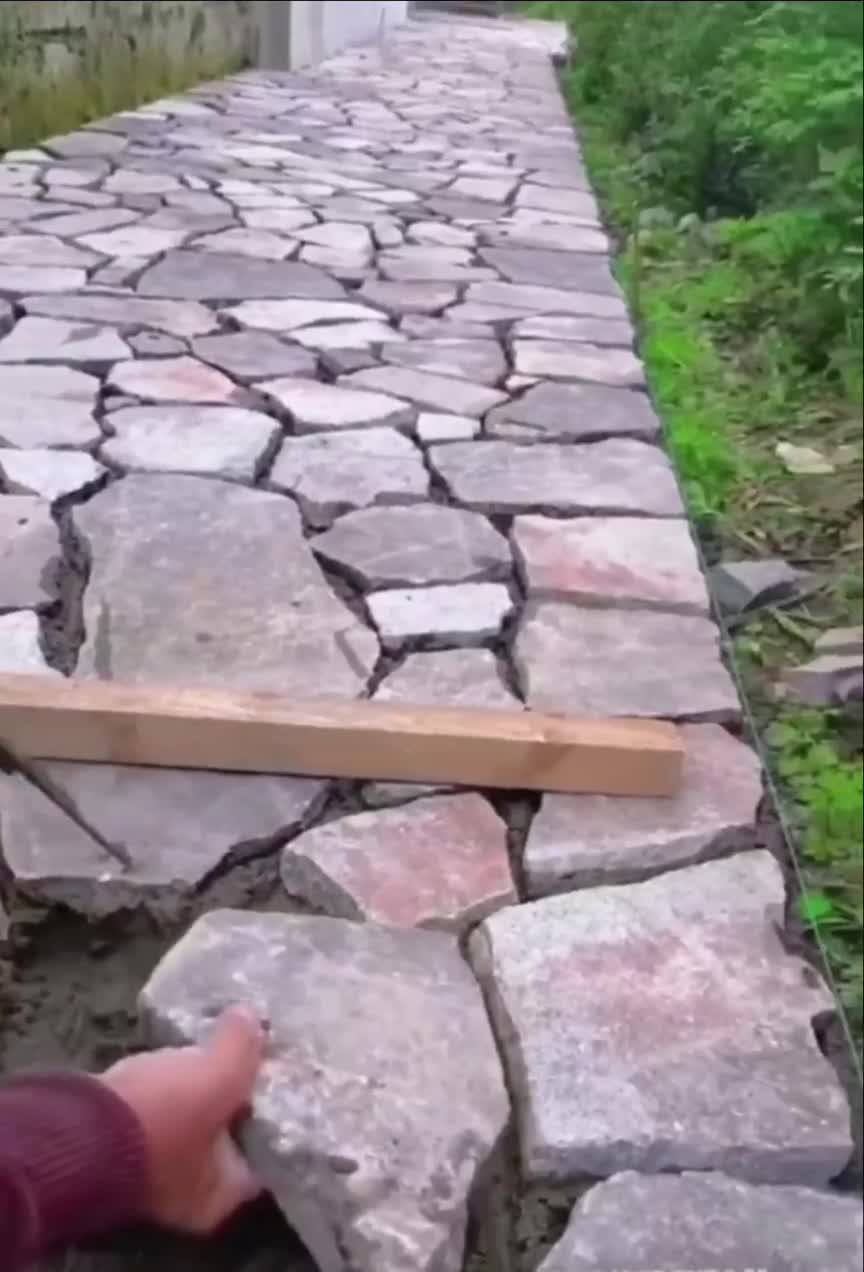 Кладем дорожку.