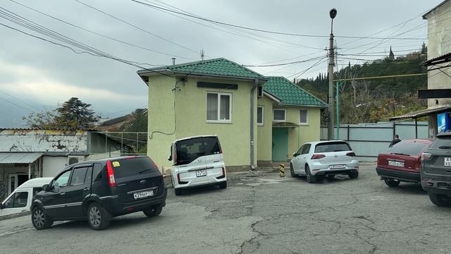 Ялта. С обводной (ЮБШ), на базу "Ялта-Бакалея". 11.11.2025. Крым. Crimea. Yalta.