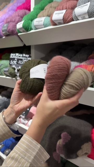 Lang Yarns Cahmere Light: https://clck.ru/3QnqT2