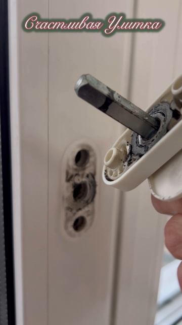 Как заменить ручку на пластиковой двери