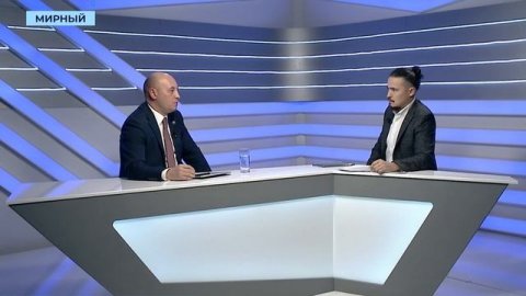 Дворец Детства в Мирном достраивает бригада из 18 человек