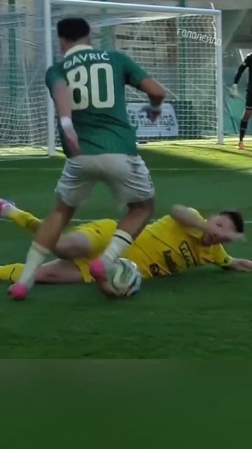 Самая грамотная игра головой в футболе #футбол #football