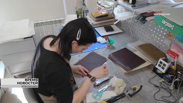 Волгоградский художник-реставратор продлил жизнь Апостолу 17 века