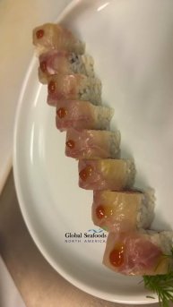 Финальный штрих: ролл с дорадо сверху и dry-aged тунцом внутри