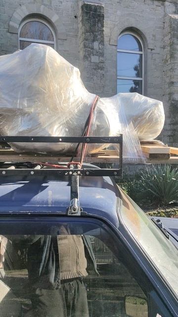 Статуя Иисуса Христа доставлена в церковь!