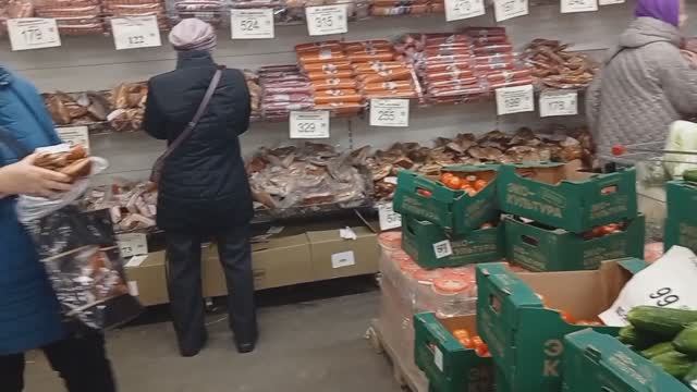 АЖИОТАЖ в _Светофоре_ Люди раскупают продукты Дешевле!