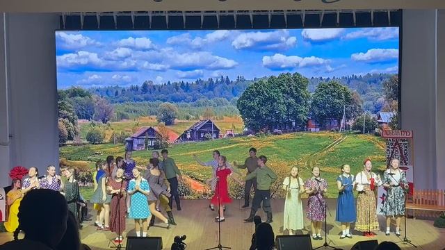 "Синий платочек"— Ежи Петерсбурский (музыка) и Яков Галицкий(слова)