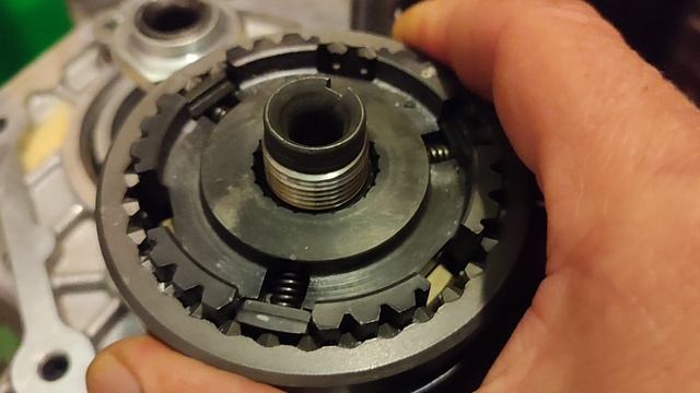 Откручивается гайка на вторичном валу коробки передач: причина не очевидна...