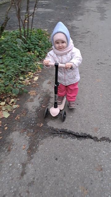 Эпичная поездка, берегись 🙈! #детскийсамокат #явдекрете #берегись #поездка #дети #васяедет