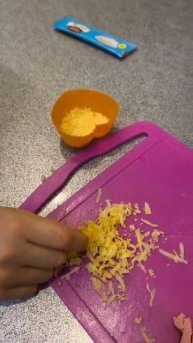 делую торт на день рождения кота