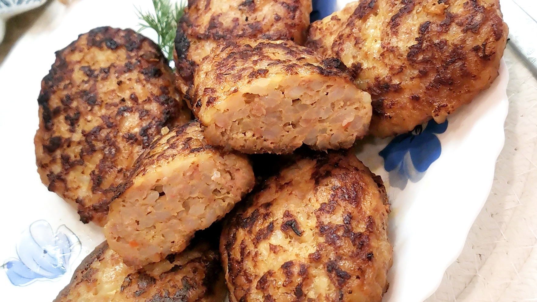 Вкусные котлетки из мяса и риса 😋