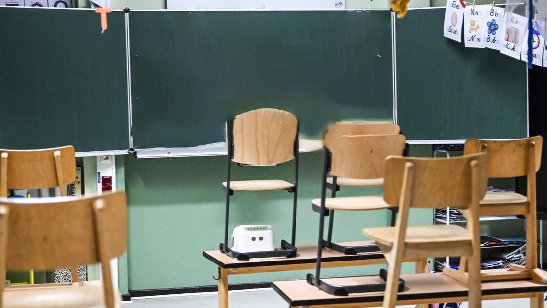 Учитель пойман с 43 тысячами эротических фото детей и 