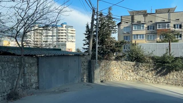 Ялта. От Сосновой по Достоевского, Таврической, Гоголя улицами. 29.11.2025. Крым. Crimea. Yalta.