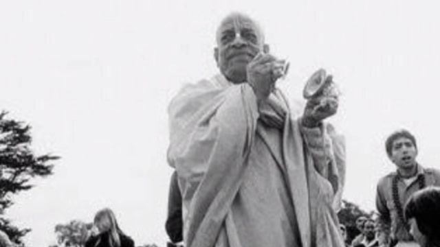 Утренняя прогулка Шрилы Прабхупады 12.12.1975, Вриндаван. Вы люди - следуйте законам Бога.