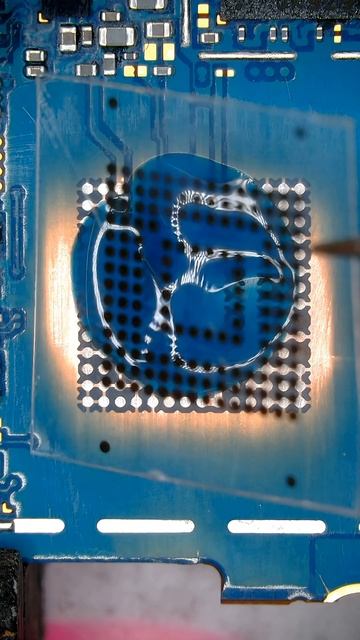 Paint peeling off Samsung mobile phone PCB board