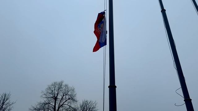 Подняли российский флаг в центре русского города Красноармейск!