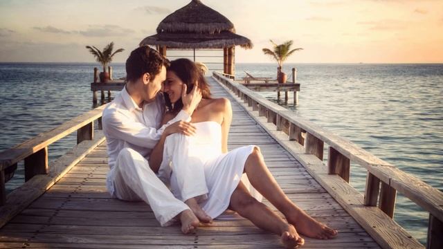 "КУРОРТНЫЙ РОМАН" Любовь Пузикова-музыка и монтаж клипа, стихи Татьяны Гусевой, исп.Игорь Цховребов