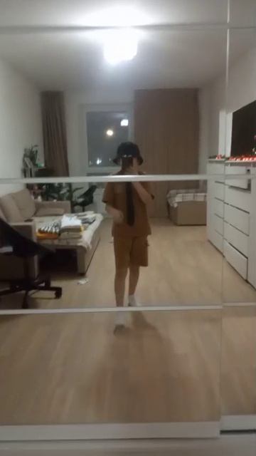 Это Алекс он вернулся на канал ﹥:)