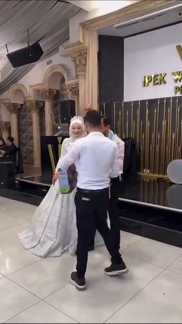 Ради этого подарка и делали свадьбу