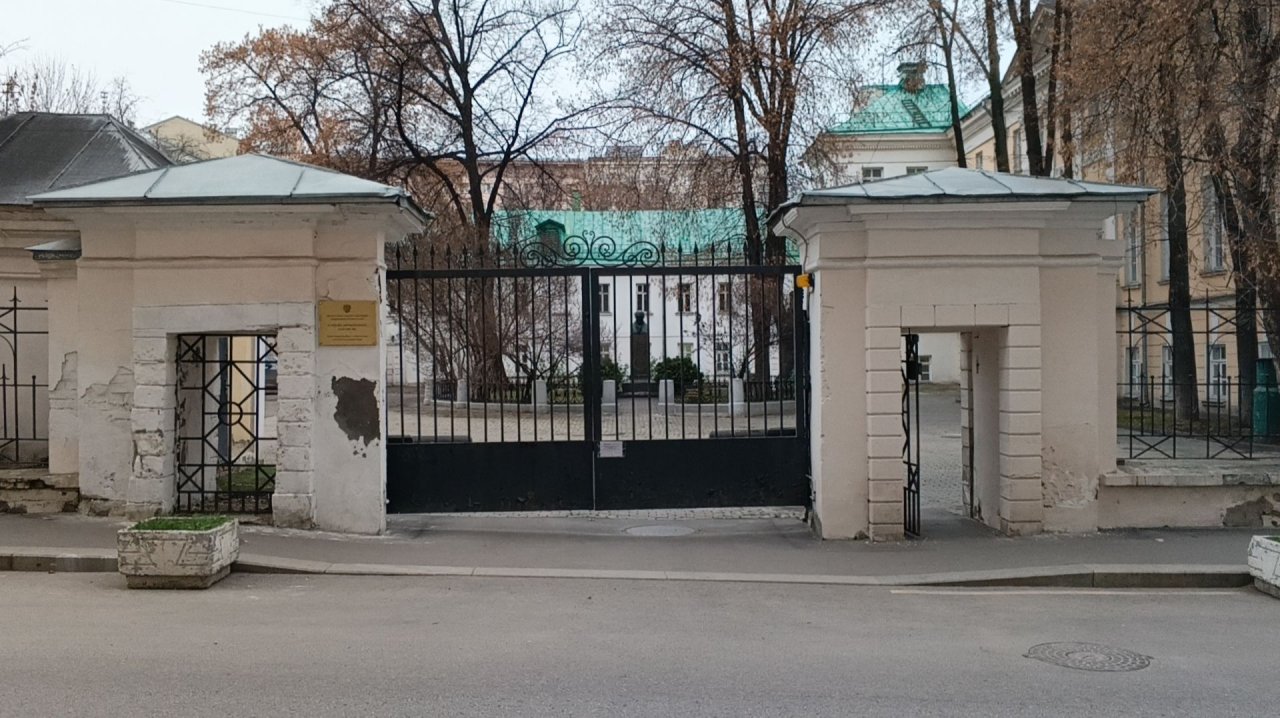 Прогулки по Москве. Больница для неимущих в Малом Казенном переулке и памятник Ф. Гаазу