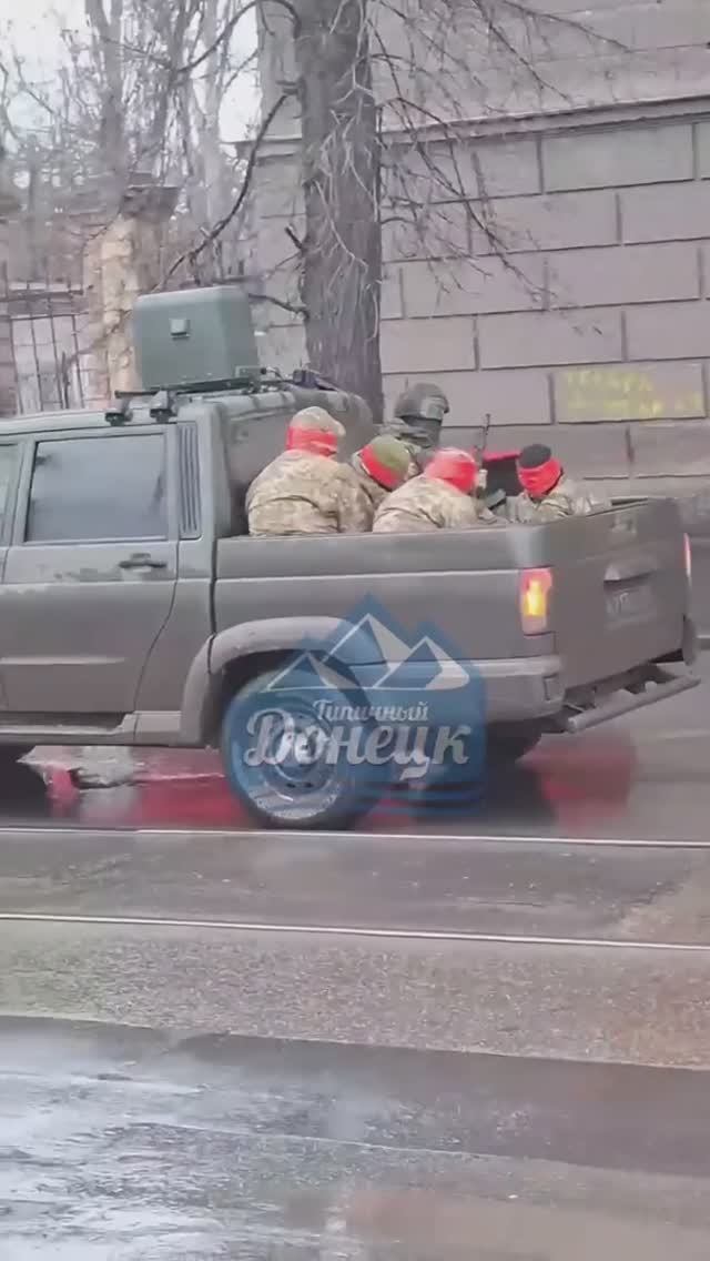 🔴По центру Донецка проехала колонна с пленными🔴