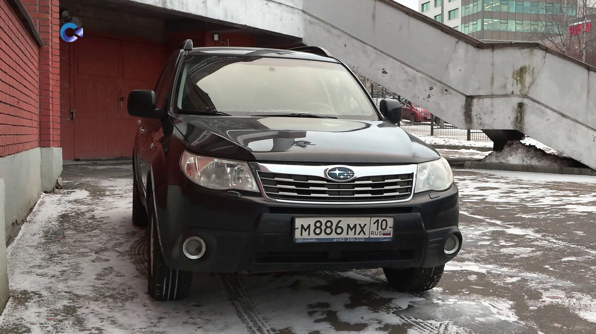 Управление Росреестра по Карелии передало служебный внедорожник на нужды фронта