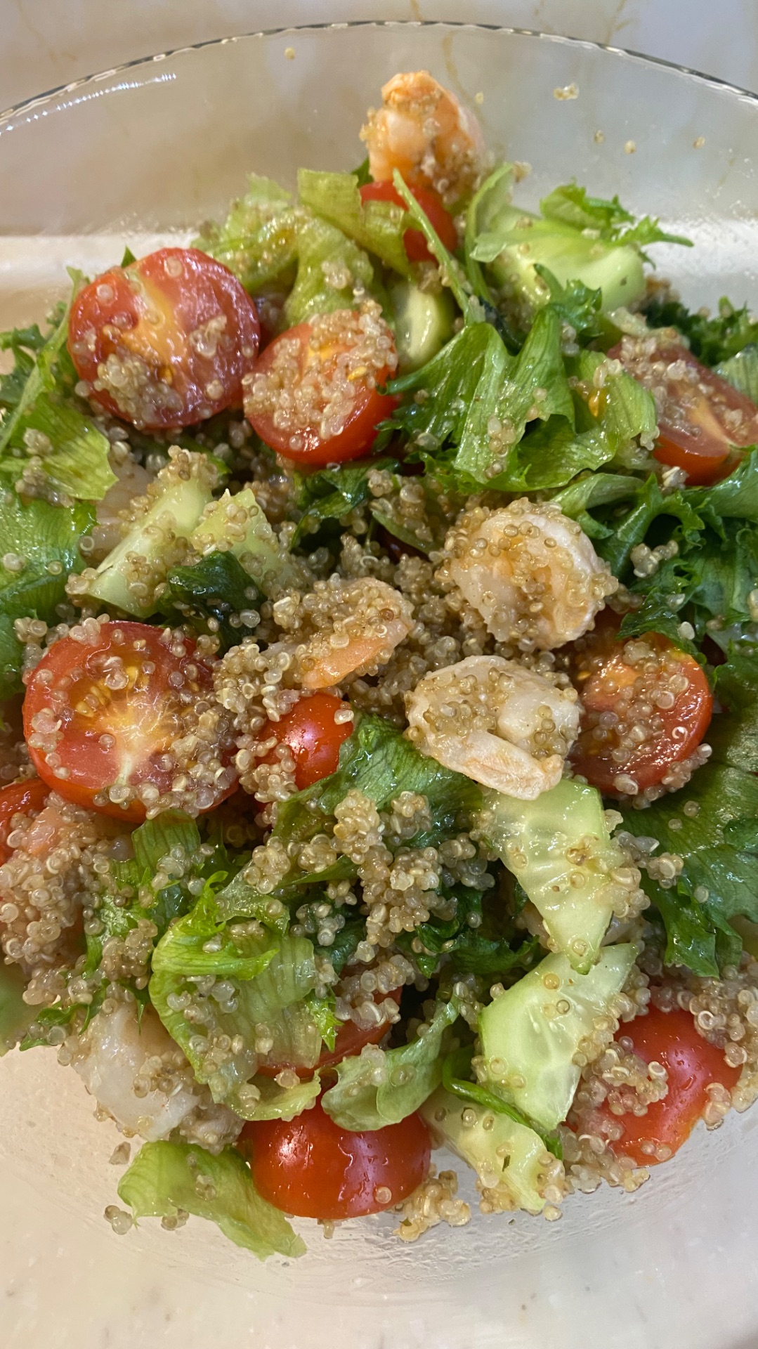 Салат с киноа и креветками