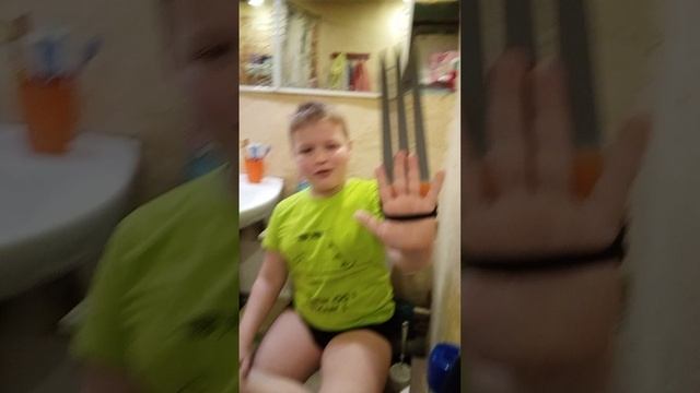 24 часа в туалете