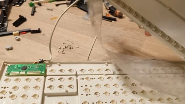 Разборка компьютерной клавиатуры