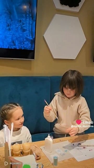 Я учу Амелию доброте