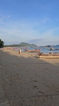 Море и лодки Пхукета | За спиной слышно, как на французском говорят чёрнокожие