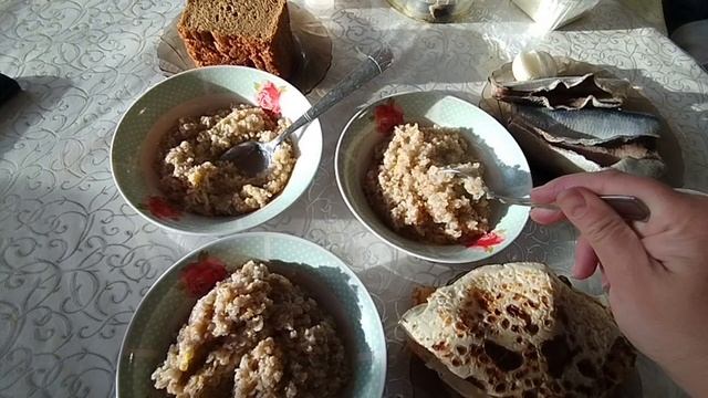 Нашла вкусную ,полезную кашу.
Завтрак простой
Зима пришла