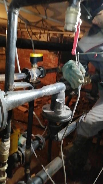 из крана идёт дым,красота