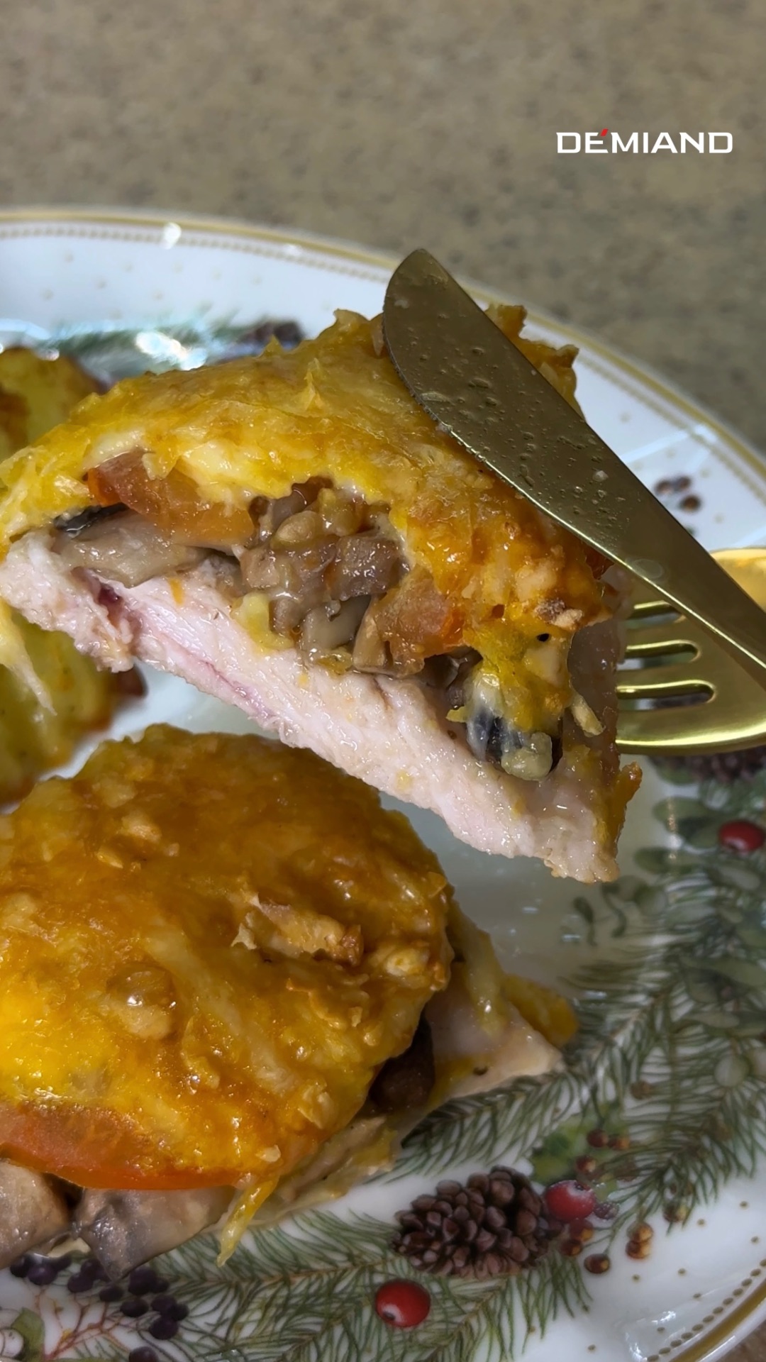 Отбивные с грибной шапочкой