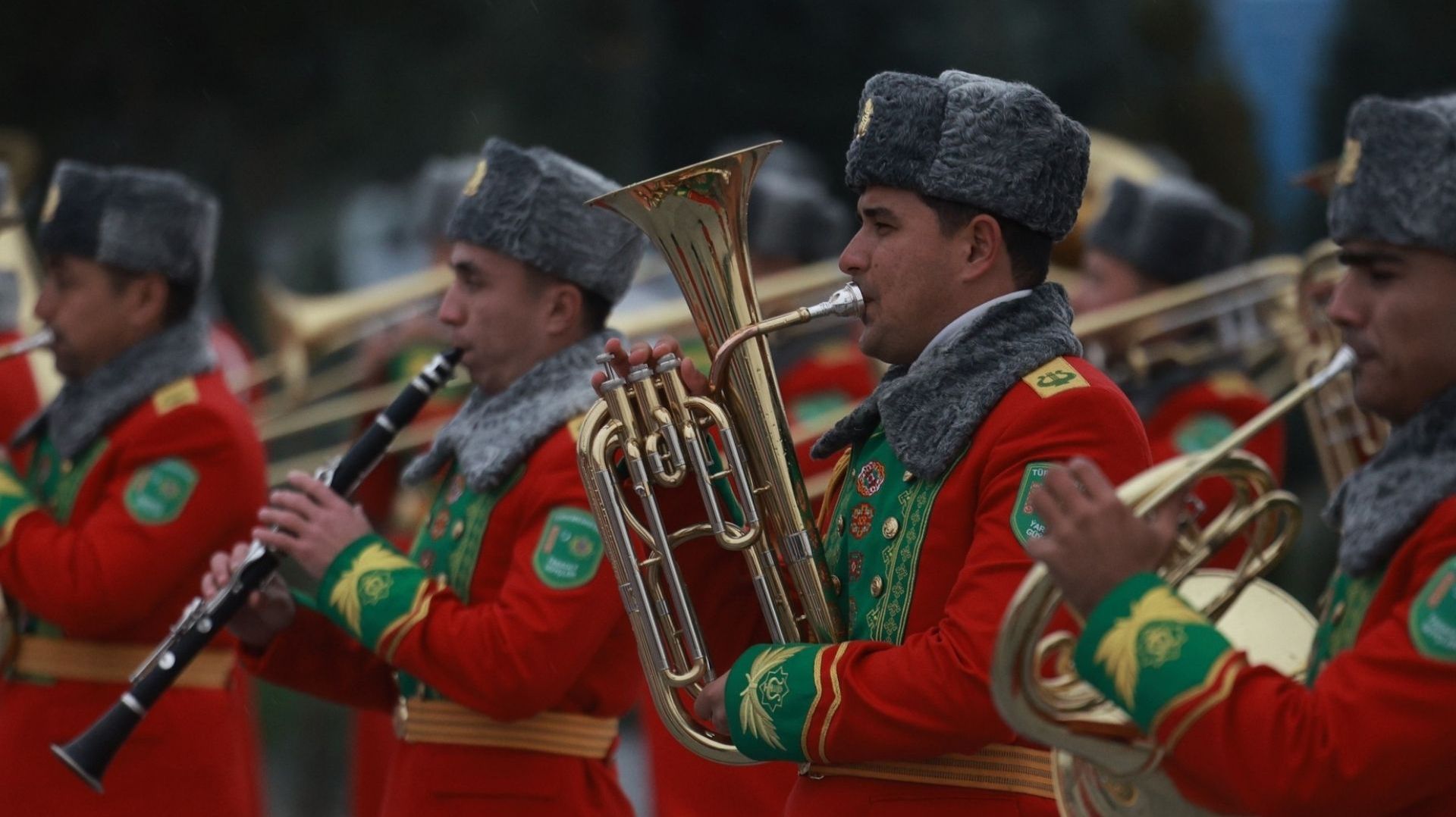 Торжественные мероприятия в честь тридцатилетия нейтралитета Туркменистана прошли в Ашхабаде