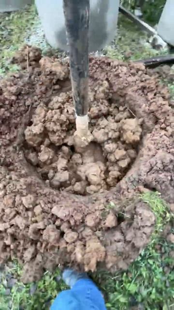 Бурение колодца машиной