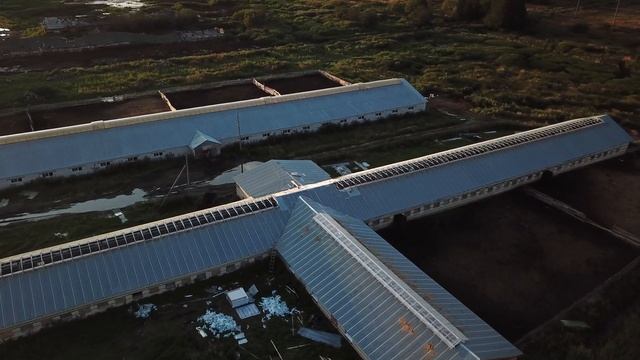 Световентиляционный фонарь на реконструируемом здании телятника.