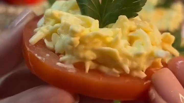 Помидоры с сырной шапкой...🍅🧀🎄😋