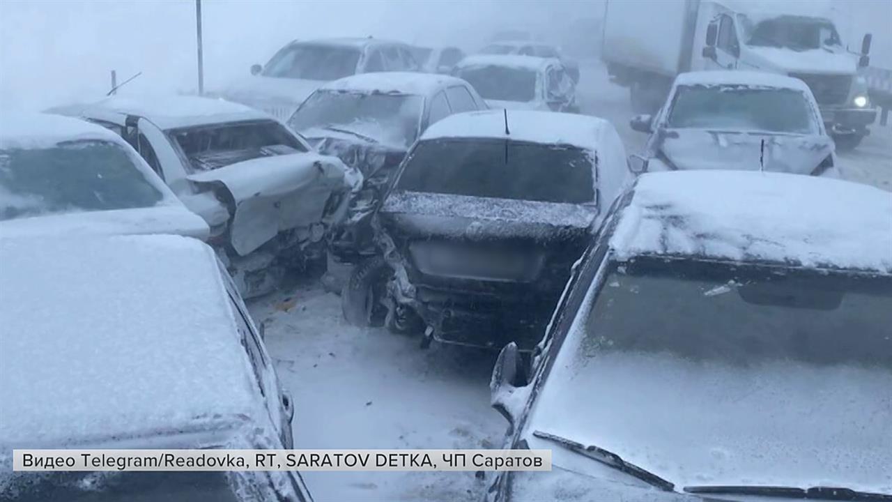В российских регионах непогода стала причиной многочисленных аварий.