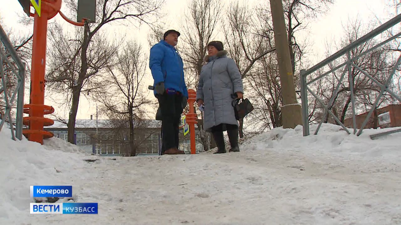 Тротуар и «зебра» на Белозерной в Кемерове превратились в каток