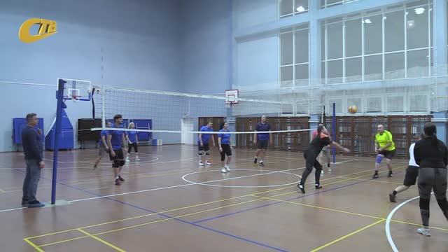 В ЛИЦЕЕ №14 ПРОШЕЛ ТОВАРИЩЕСКИЙ МАТЧ ПО ВОЛЕЙБОЛУ МЕЖДУ ПОЛИЦЕЙСКИМИ И СОТРУДНИКАМИ ЖЕЛГОРСУДА